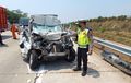 Atap Luxio Ambulans Terlipat di Tol Batang, Begini Kondisi Sopir dan Penumpang