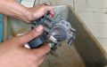 Beginilah Cara Yang Benar Bersihkan Throttle Body Mobil Biar Gak Bermasalah