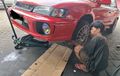 Menghindari Jatuh, Pahami Posisi Dongkrak di Mobil yang Benar