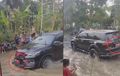 Viral Pajero Sport Dinas Terabas Genangan Air di Jalan Rusak, Protes Warga Dicuekin