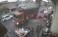 Ulah Motor Lawan Arah, Bikin Ojol Kesenggol dan Tak Bernyawa di Kolong Truk
