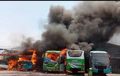Garasi PO Sahabat Cirebon Mencekam, 5 Unit Bus Dikepung Zat Panas dan Asap Hitam Pekat