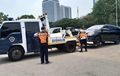 Mobil Kena Derek Angkat Bagian Belakang, Dijamin Tidak Rusak? Ini Kata Dishub