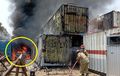 Mitsubishi Strada dan 8 Box Kontainer Gudang Migas Tak Tertolong, 3 Jam Dikeroyok Api