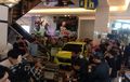 Brio Kuning Dikerumuni Pengunjung Mall, Hand Rem dan Gigi Posisi Begini