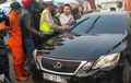 Kejadian, Mobil Pelat Dewa Ini Tabrak Pejalan Kaki, Pelaku Tidak Bisa Dipidana