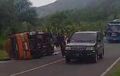 Petaka Overload, Isuzu Elf Rombongan Siswa TK Ketiban Apes di Tikungan