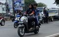 Boncengan Nekat Enggak Pakai Helm, Dua-duanya Bisa Kena Tilang Semua