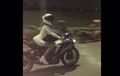 Viral Tiktoker Cantik Bakar Ijazah Kekasih Perkara Helm, Doyan Naik Motor Sport