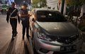 Deretan Mobil Parkir di Jalan Sarkem Jogja Kempis Berjamaah, Pelakunya Berseragam Lengkap