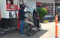 Ahli Ingatkan Pemotor Harus Turun Saat Isi Bensin, Ini Alasannya