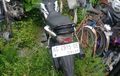 Pengendara Honda Sonic 150 Terkapar di Aspal, Tubuh Mental Kejegal Daihatsu Espass