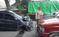 Ertiga Wajah Acak-acakan Lawan 2 Mobil, Ulah Si Sopir Rakus di Jalan