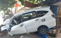 Daihatsu Sigra Nyungsep di Depan Teras Rumah, Begini Awal Mulanya
