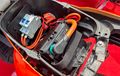 Bukan Setiap Dicolok, Ini Cara Hitung Charge Cycle Baterai Motor Listrik