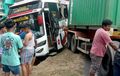 Sopir Truk Kontainer Puyeng, Tengok Belakang Ada Bus Bagong Jadi Ganjal di Tanjakan