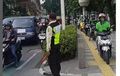 Wajib Tahu, Lewat Trotoar Pakai Motor Siap Buang Uang Setengah Juta