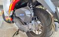 Ini Sebabnya Sokbreker Bawaan Motor Lebih Empuk Saat Boncengan