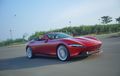 Asyiknya Ngegas Ferrari Roma Spider, Bisa Beratapkan Langit!