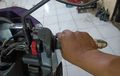 Bikin Grip Gas Motor Matic Seret Jadi Lebih Enteng, Lumasi Bagian Ini
