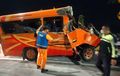 Kabin Isuzu Elf Terpenggal di Tol Pasuruan, Sopir dan 4 Penumpang Menghadap Sang Pencipta