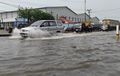 Mobil Tinggi Ternyata Gak Aman Terjang Banjir, Bisa Kena Dari Sini