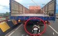 Ajal Tragis Pemuda 17 Tahun, Yamaha Xeon RC Menancap di Kolong Bak Truk Tronton