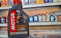 Lebih Mahal Dari Oli Bawaan Motor, Apa Kelebihan Motul Scooter Power LE 5W-40?