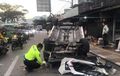 Toyota Agya Kayang Tatap Langit, Bodi Terkelupas Usai Sentuh Honda Supra X 125