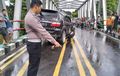 Benturan Dahsyat, Fortuner Milik Tentara Bentrok Musuh Rush di Atas Jembatan Besi Kulon Progo