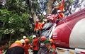 Truk Tangki Pertamina Muatan Pertalite Ketarik ke Pohon Trembesi, Sopir Tewas Terjepit di Kabin