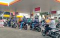 SPBU Shell Ramai Diserbu Warga, Antrean Mengular di Jalur Motor