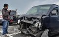 Gran Max Apes Dua Kali, Ditendang Truk Boks Terbang Loncati Pembatas Disambut Kijang LSX Diesel