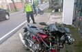 Bajaj Pulsar 220F Sekejap Amburadul, Denyut Nadi Pengendara Berhenti Kesambar Kepala Merah Toyota