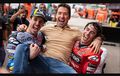 Kocak Banget, Begini Bingungnya Si Bapak Saat Alex dan Marc Marquez Podium Barengan