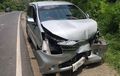 Toyota Avanza dan Isuzu Elf Cacat di Jalur Hutan, Bodi Melengkung Sana-sini Saat Panas Terik