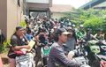 Kantor Samsat Depok Dikepung Pemilik Mobil dan Motor, Macet Berjam-jam Karena Cari Ini