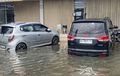 Melintasi Jalanan Banjir, Bahaya Water Hammer di Mesin Mobil