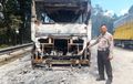 Bus Pariwisata Jadi Seonggok Rongsokan di Tengah Jalan, Luar Dalam Tak Terselamatkan