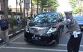 Insting Petugas Tepat, Toyota Alphard Ini Ditilang Polisi Perkara Uang Rp 40 Juta
