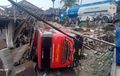 Bus Sinar Dempo Obrak-abrik Rumah Warga, Penumpang Kaget Bangun Sudah Tertindih