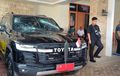 Gubernur Papua Barat Daya Diserang OTK, Land Cruiser 300 GR-S Pelat Merah Ambyar Diberondong Batu