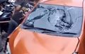 Ayla Bonyok Digebukin Warga yang Jengkel, Sopir Tak Injak Rem Meski Hajar 3 Motor