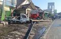 Ruko dan 3 Kendaraan Amburadul Ulah Truk Rebahan, Posisi Warung Sedang Ramai Pembeli