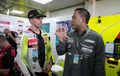 Dirut Pertamina Tinjau Paddock Tim Milik Valentino Rossi di MotoGP Indonesia 2025
