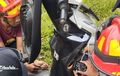 Honda BeAT Diobok-obok Petugas Damkar di Pinggir Jalan, Kobra Nongol Bikin Kaget