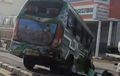 Total 3 Isuzu Elf dan Truk Tonton Saling Hajar, Pecahan Bodi Berserakan di Aspal Pantura