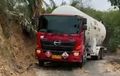 Terharu, Awak Truk Tangki Pertamina Akhirnya Bisa Tembus ke Bireuen Aceh Dengan Penuh Perjuangan