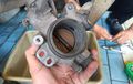 Cegah Kerak Karbon Numpuk di Throttle Body Mobil, Ini Jadwal Servisnya