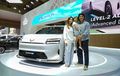 Wuling Bagikan Kisah Dion Wiyoko dan Putri Habibie Bersama Darion di IIMS 2026